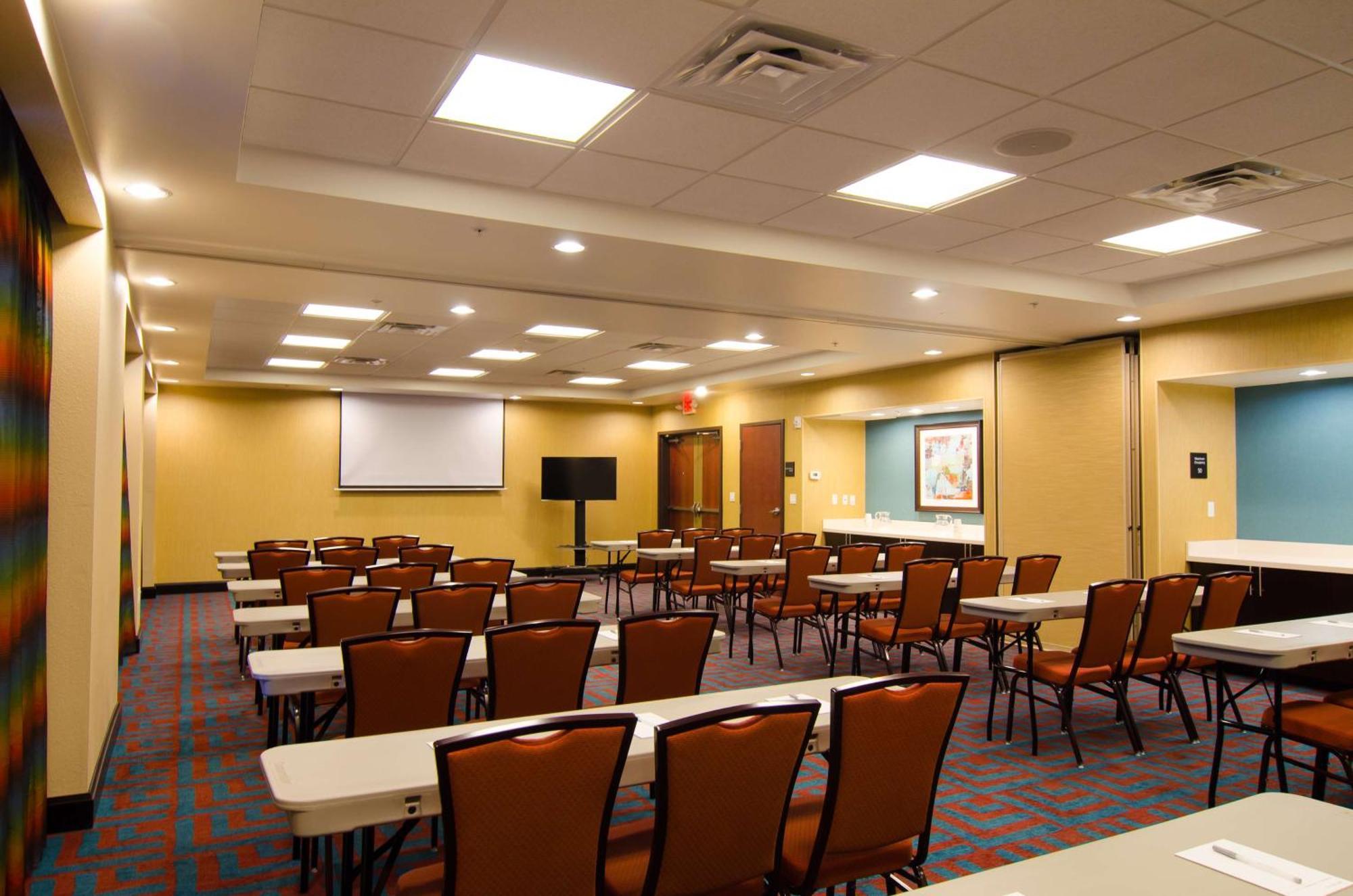 Hampton Inn & Suites Хантсвилл Экстерьер фото