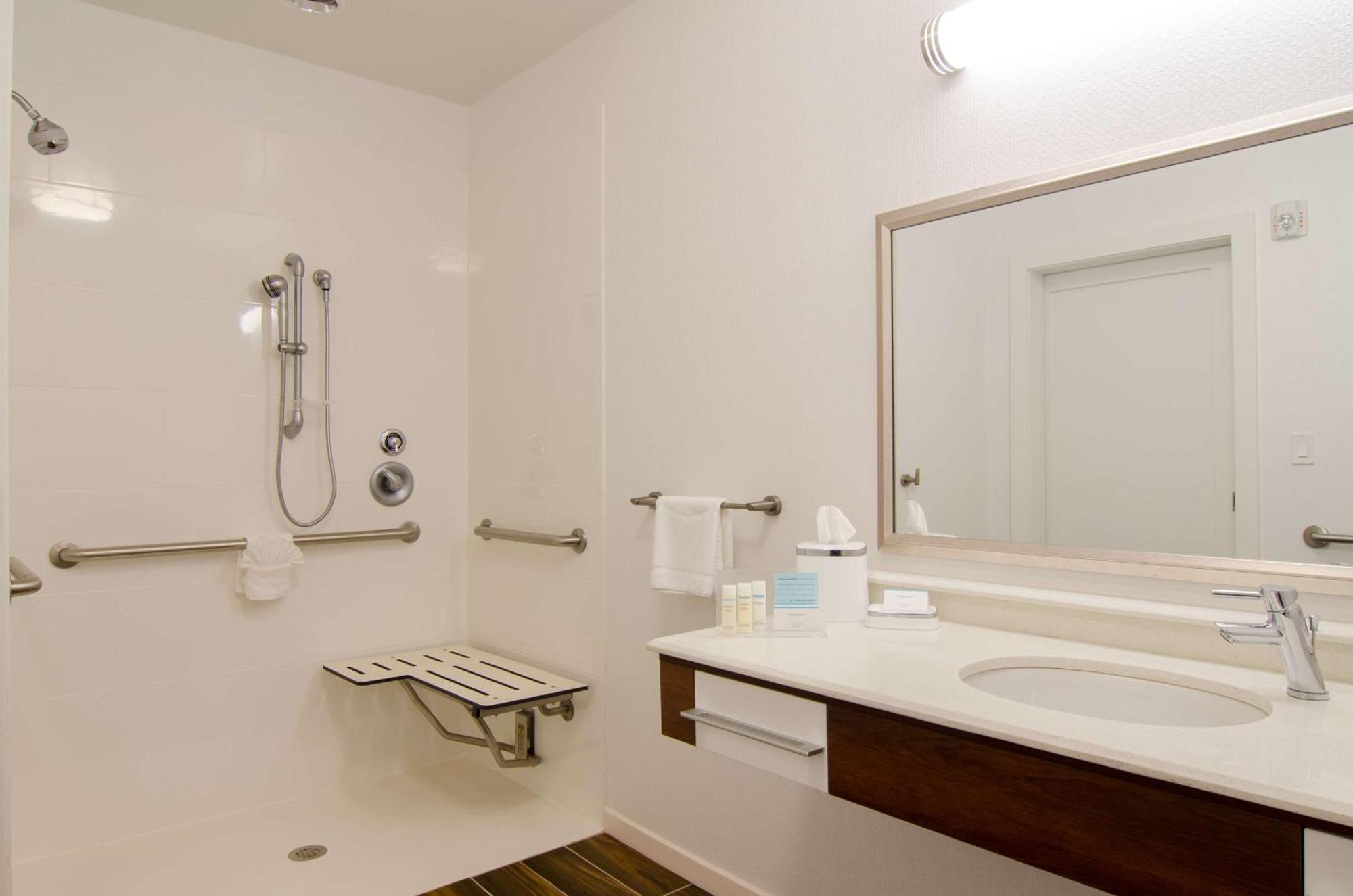 Hampton Inn & Suites Хантсвилл Экстерьер фото