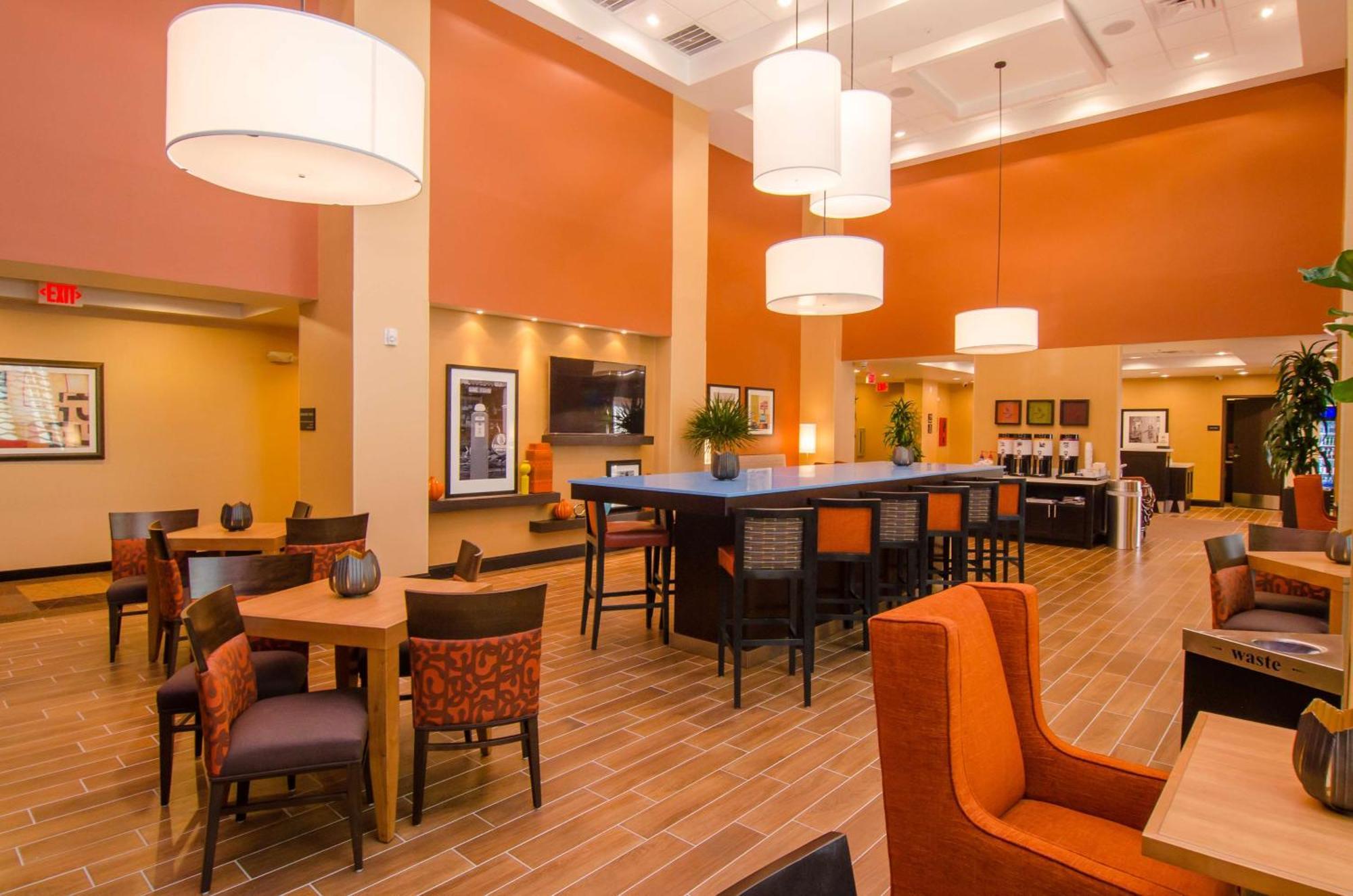 Hampton Inn & Suites Хантсвилл Экстерьер фото