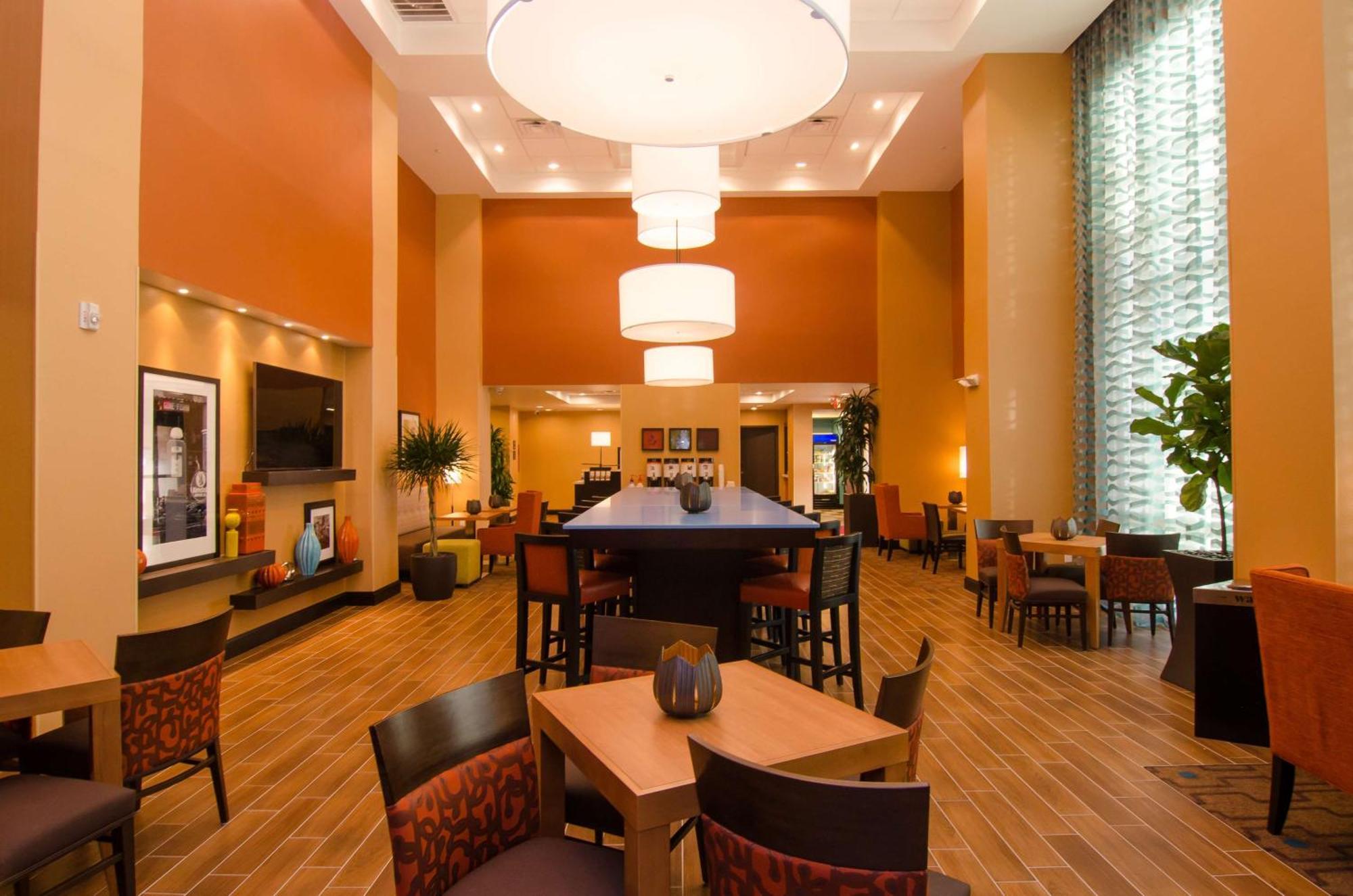 Hampton Inn & Suites Хантсвилл Экстерьер фото