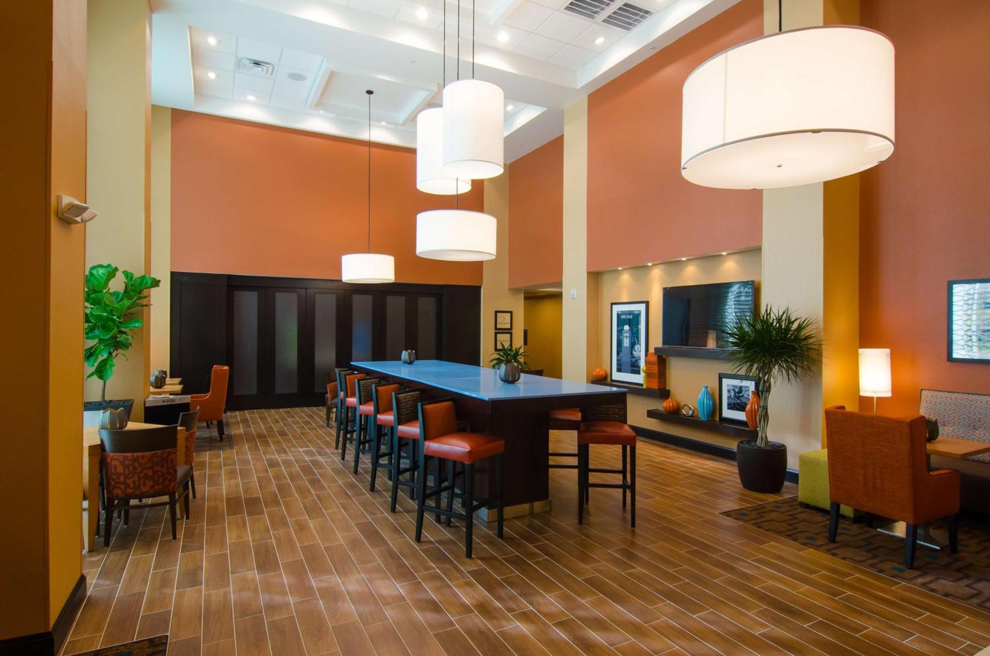 Hampton Inn & Suites Хантсвилл Экстерьер фото